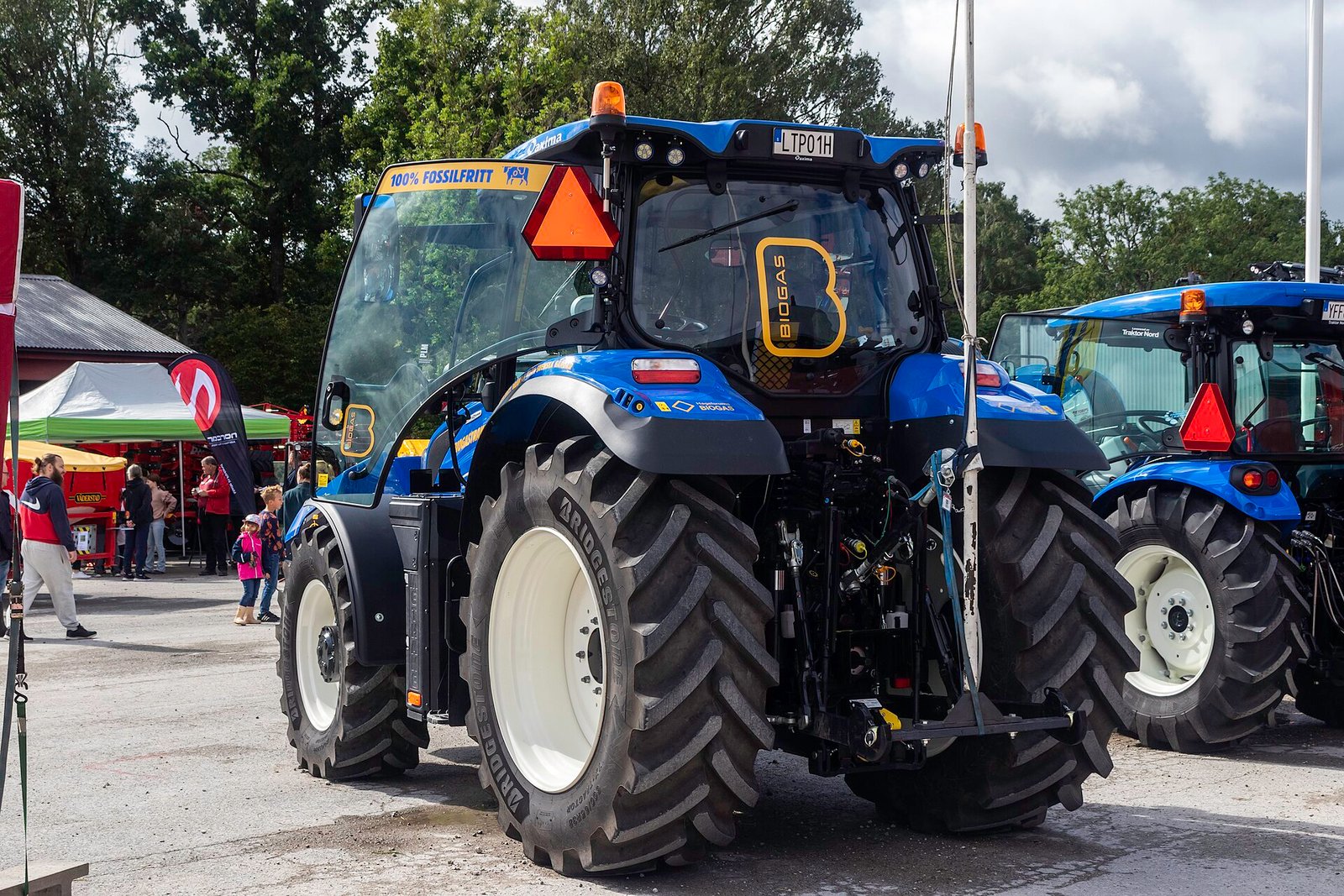 New Holland T6.180 Methane Power tractor