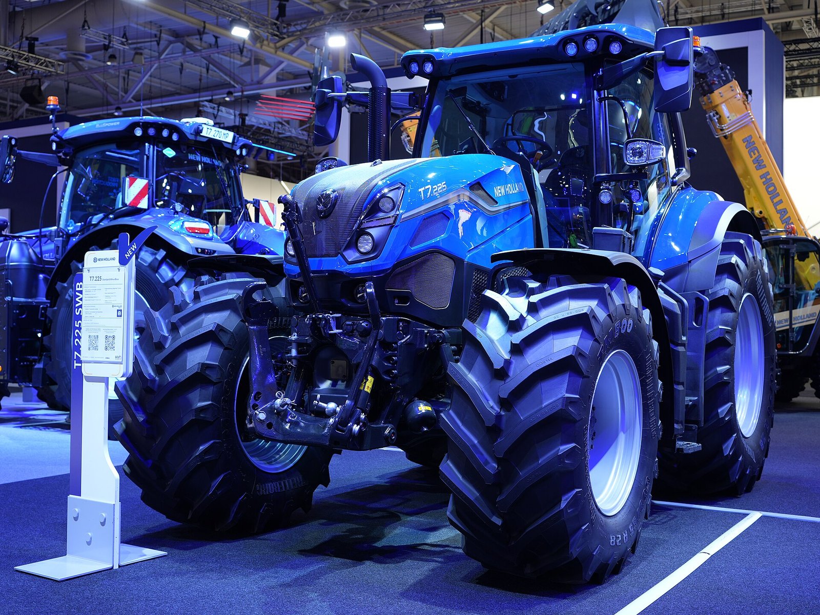New Holland T7.225 tractor family image